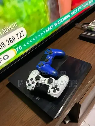 PS4 With 2pads 11games