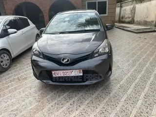 Toyota Vitz 1.3 FWD 5dr 2016 Matt Black