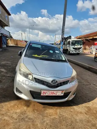 Toyota Vitz 1.3 FWD 5dr 2013 Silver