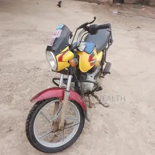 Bajaj Boxer 2022 Yellow