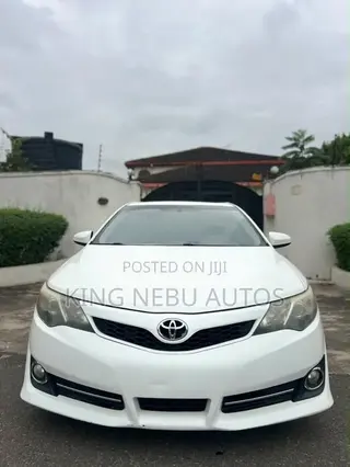 Toyota Camry SE Sport 4dr Sedan w/Prod. End 11/13 (2.5L 4cyl 6A) 2014