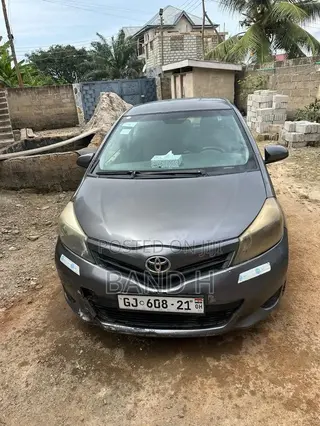 Toyota Yaris 2013 Gray