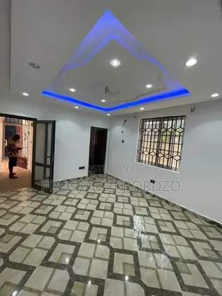 1bdrm Room & Parlour in Comm 1 Lakeside for rent