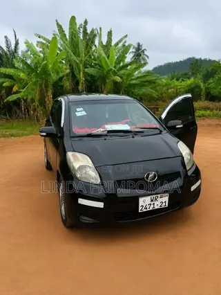 Toyota Vitz 1.3 AWD 5dr 2012 Black