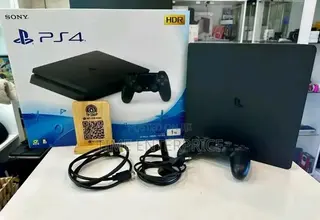Play Station 4 Slim