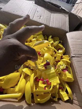 Poultry Nipples With Cup - Yellow