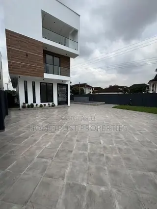 4bdrm Duplex in East Legon for sale