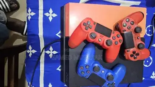 PS4 PRO Jailbreak With 2 Games and 3 Pads