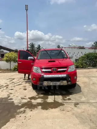 Toyota Hilux 2013 Red
