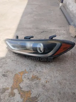 2017-2018 Hyndai Elantra Headlight (Left Side)