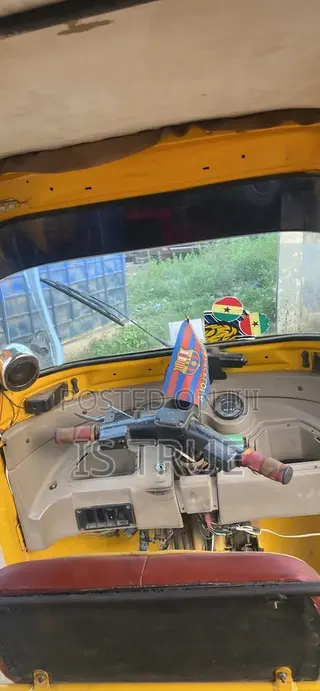 Bajaj RE 2019 Yellow