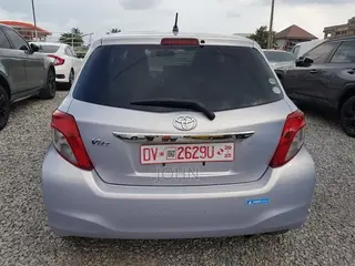 Toyota Vitz 1.3 FWD 5dr 2013 Silver