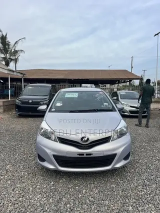 Toyota Vitz 1.3 AWD 3dr 2014 Silver