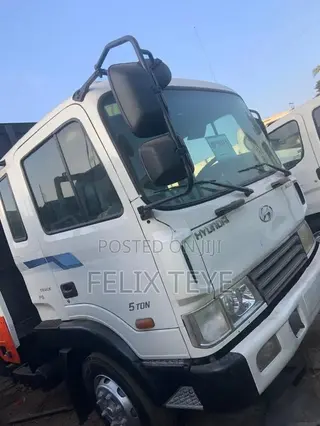 Hyundai 5Ton Double Axles 8 Holes