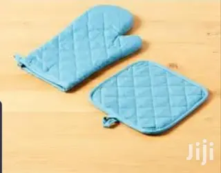 Oven Gloves and Hot Pot Pad