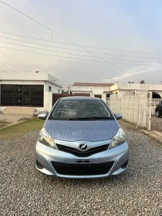 Toyota Vitz 1.3 AWD 3dr 2013 Blue