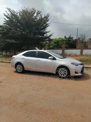 Toyota Corolla LE (1.8L 4cyl 2A) 2018 Silver