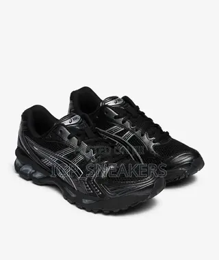 ASICS Gel-Kayano 14