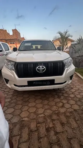 Toyota Land Cruiser Prado 2.7 2023 White