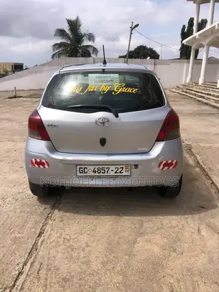 Toyota Vitz 2010 Silver