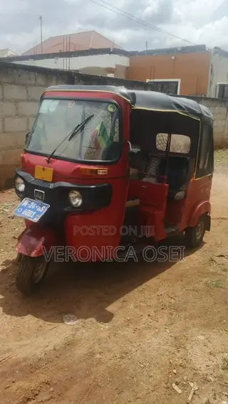 Bajaj RE 2024 Red