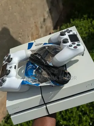 PS4 Fat Limited Edition With Two Controllers(jailbreak )