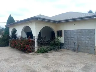 5bdrm House in Kwabenya Acp, Ga East Municipal for sale