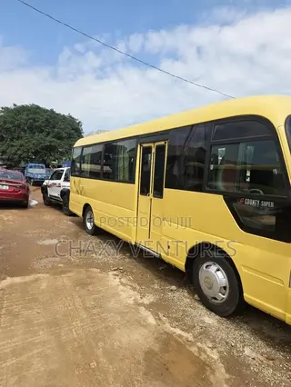 Hyundai County 2016 Yellow
