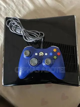 Xbox 360 Console Plus Pad