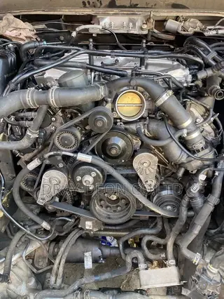 Range Rover Vogue V8 Supercharged Engine