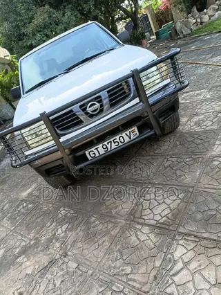 Nissan Hardbody 2007 White