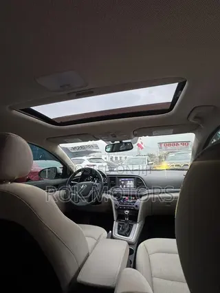 Hyundai Elantra SEL 2018 Gold