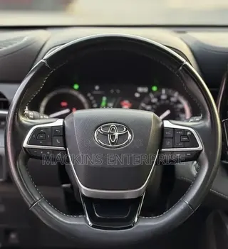 Toyota Highlander XSE 2022 Gray