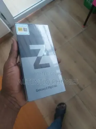 New Samsung Galaxy Z Flip 3 128 GB Black