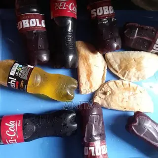Delicious Meat Pie and Beverages