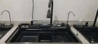 Modern Kicthen Sink With Piano Taps