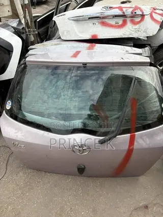 Toyota Vitz Boot