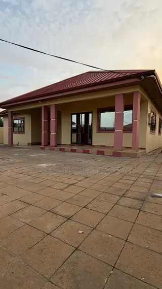 3bdrm House in Sefdard Properties, Amasaman for sale