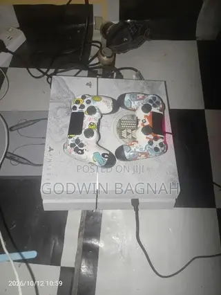 P S 4 With Two Controllers