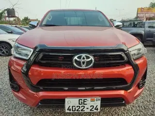 Toyota Hilux 2023 Orange