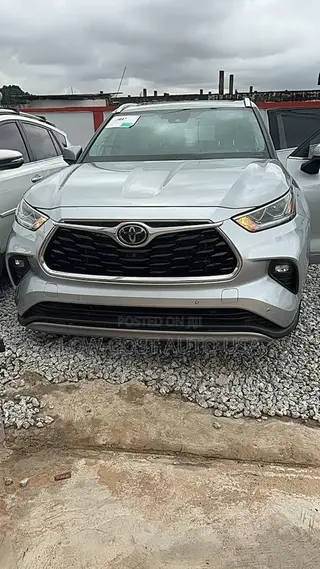 Toyota Highlander Limited AWD 2023 Gray