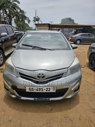 Toyota Yaris 2012 Gray
