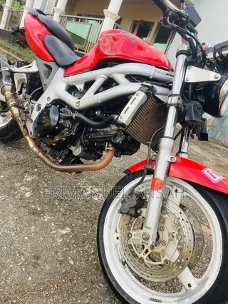 Suzuki Bandit 1999 Red