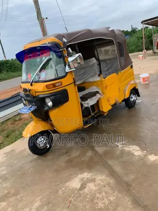 Bajaj RE 2025 Red