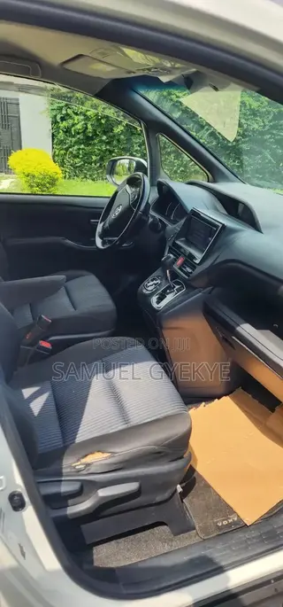Toyota Voxy 2016 White