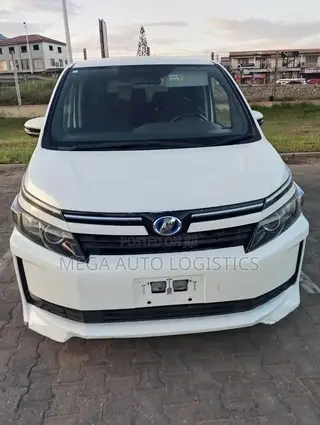 Toyota Voxy Hybrid X 2WD 7-Seater 2015 White