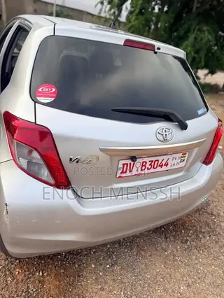 Toyota Vitz 1.3 FWD 3dr 2012 Silver