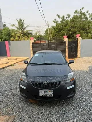 Toyota Yaris 2010 Gray