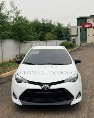 Toyota Corolla LE (1.8L 4cyl 2A) 2018 White