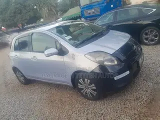 Toyota Vitz 2010 Silver
